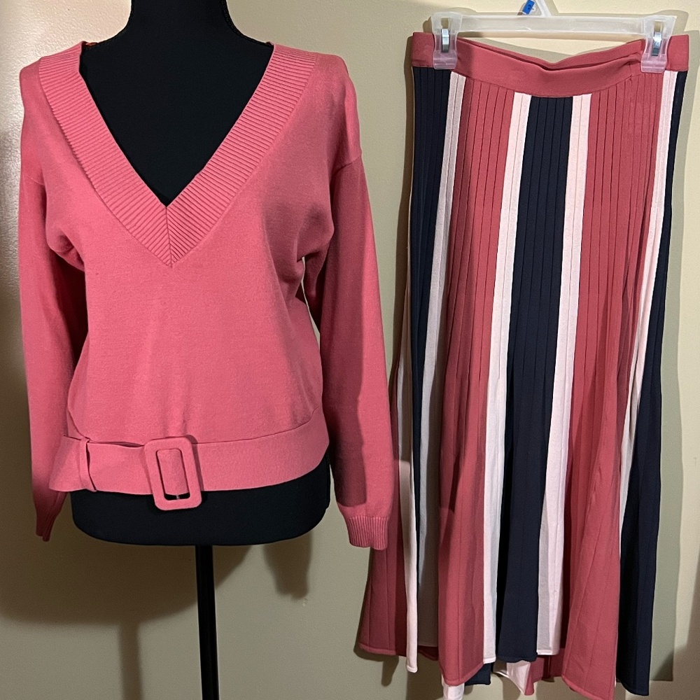 Eva Mendes beautiful pink and gray skirt set